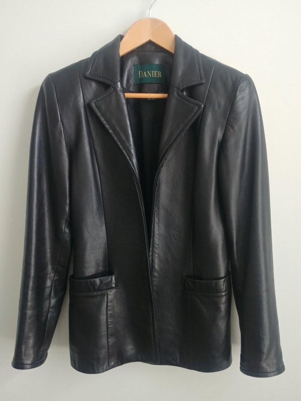 Vintage Danier made in Canada soft genuine leather black jacket size P